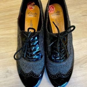 Clark’s patent leather tips lace up loafers 👞